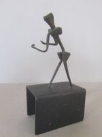 Kreative Skulptur aus Hufnägeln / Boxer
