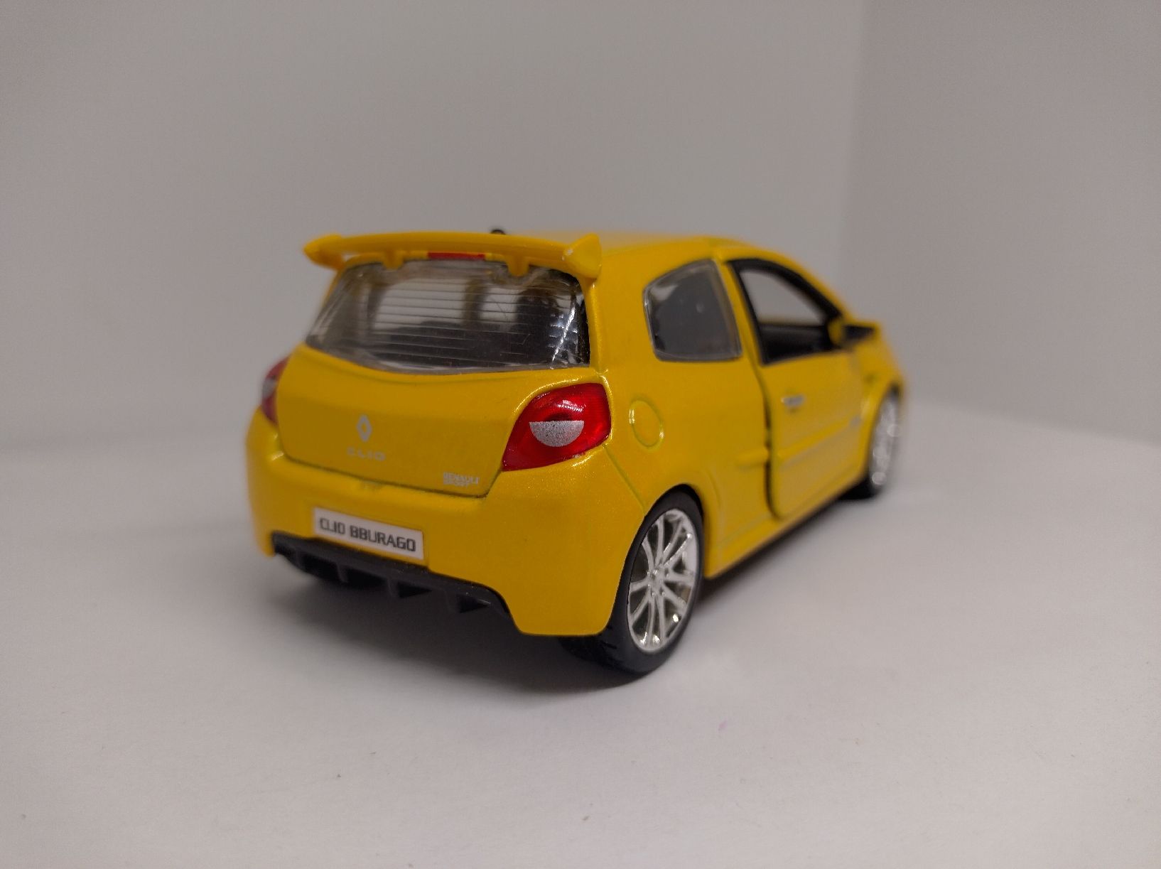 Bburago Voitures modèles: Bburago, Renault Clio Sport 1/32 – D'occasion à La Chaux-de-Fonds par Pierrot8404 4
