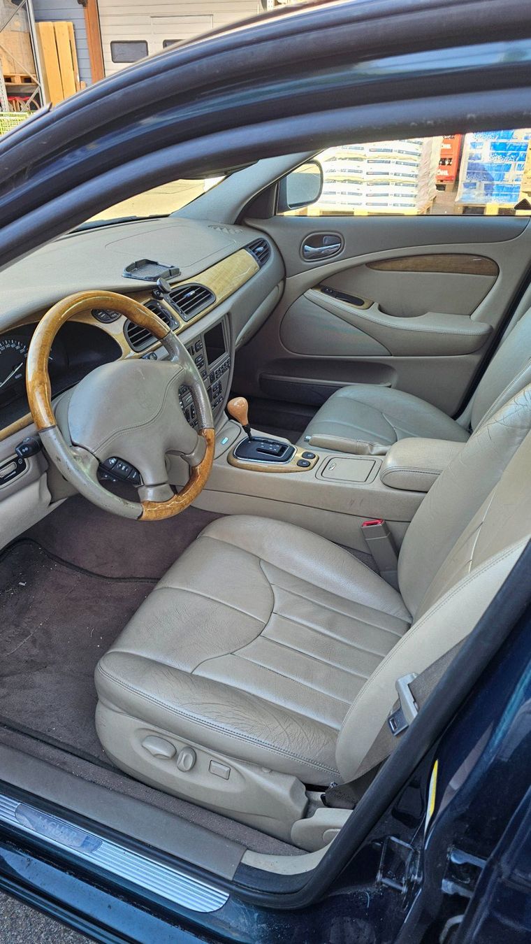 Jaguar Autos: Jaguar S-Type 4.0L V8 – D'occasion à Diessenhofen par Osio 8