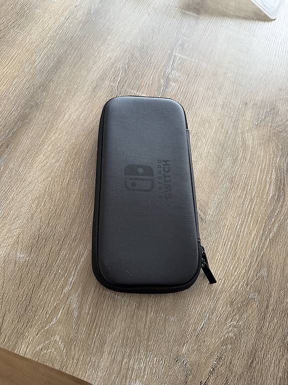 Custodie protettive: Nintendo Switch Etui – Usato da Biberist venduto da Sassol 1