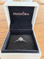 Pandora Ring Blume mit rosa Steinen in Box guter Zustand