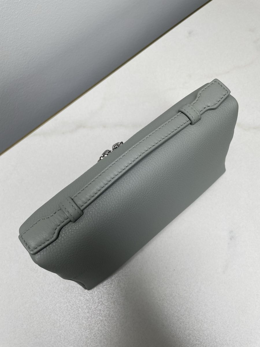 Loro Piana Taschen: NEW Loro Piana Extra Pocket L19 – Neu und originalverpackt aus Vacallo von kellyyy 2