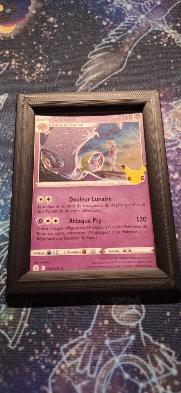 Pokémon Sammelbilder & Trading cards: Lunala Célébration 25th Stamp - 015/025 FR – Gebraucht aus Petit-Lancy von Kara_TCG