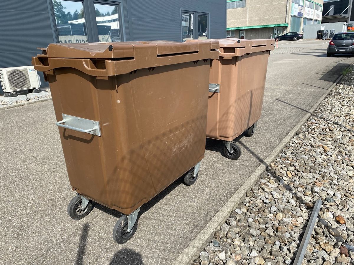 Altro per Ufficio & Commercio: Kunststoff Grosscontainer 770l / 2 Stück  – Usato da St. Erhard venduto da Dubi00 2