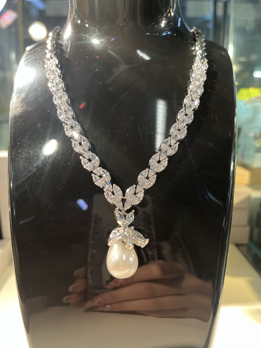 Catenine: Collier avec perle et zirconium neuf – Nuovo e nell'imballaggio originale da Interlaken venduto da ken_6885 1