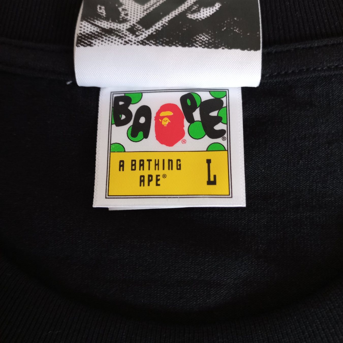 Bape T-shirt: BAPE Graphic Tee 'Black' (M) – Nuovo e nell'imballaggio originale da Chamoson venduto da Sapoloshop 2