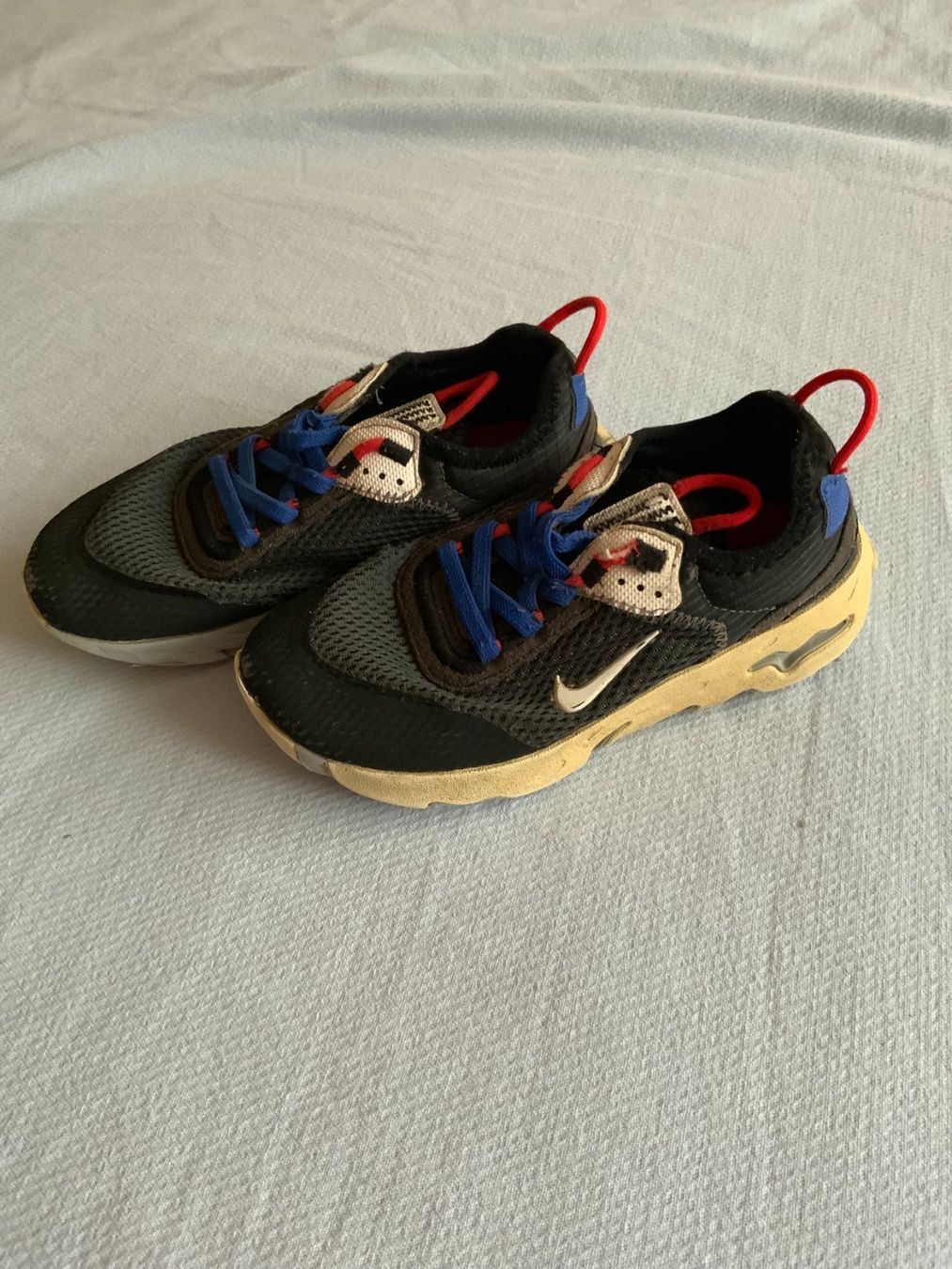 Nike Scarpe per ragazzi: Nike RT Live Grösse 31 – Usato da Hombrechtikon venduto da Uptowns 2