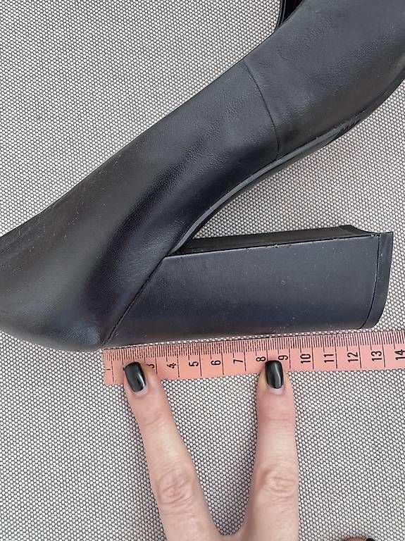 Scarpe da donna: Lederheels Guess mit Blockabsatz – Usato da Glattbrugg venduto da Blogger73 4