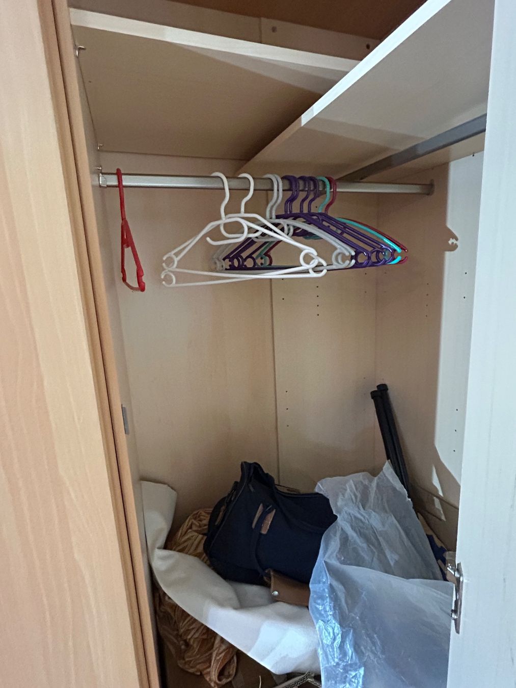 Schränke: Armoire en L avec bibliothèque modulable – Gebraucht aus Zürich von malia. 5