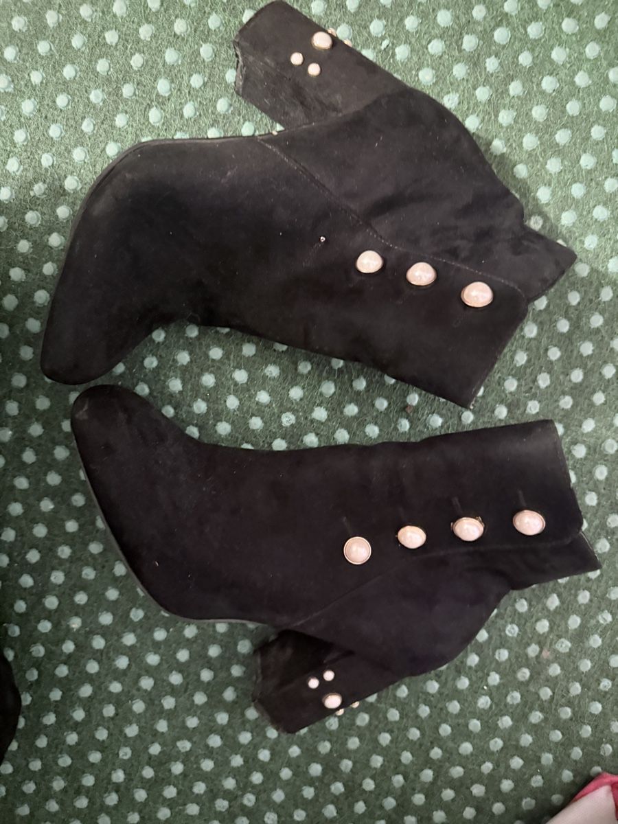 Damenschuhe: Schwarze Stiefeletten mit Perlen, Grösse 39 – Gebraucht aus Zürich von Krikri21