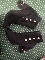 Schwarze Stiefeletten mit Perlen, Grösse 39