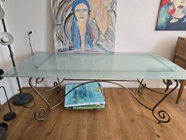 Esstisch mit Glasplatte und Metallgestell goldfarben