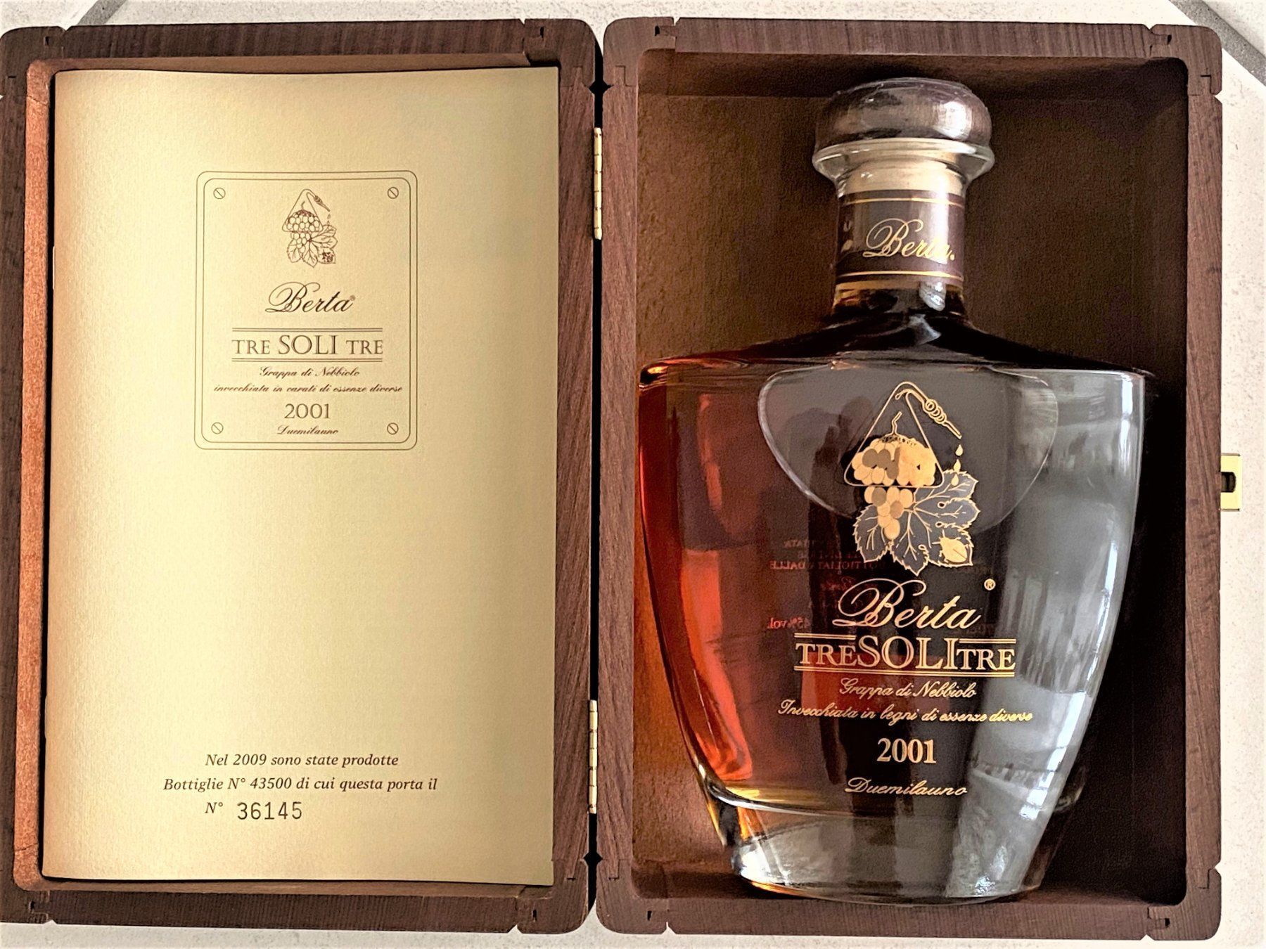 Grappa Berta TreSoliTre JG 2001 (Neu und originalverpackt) in Wald