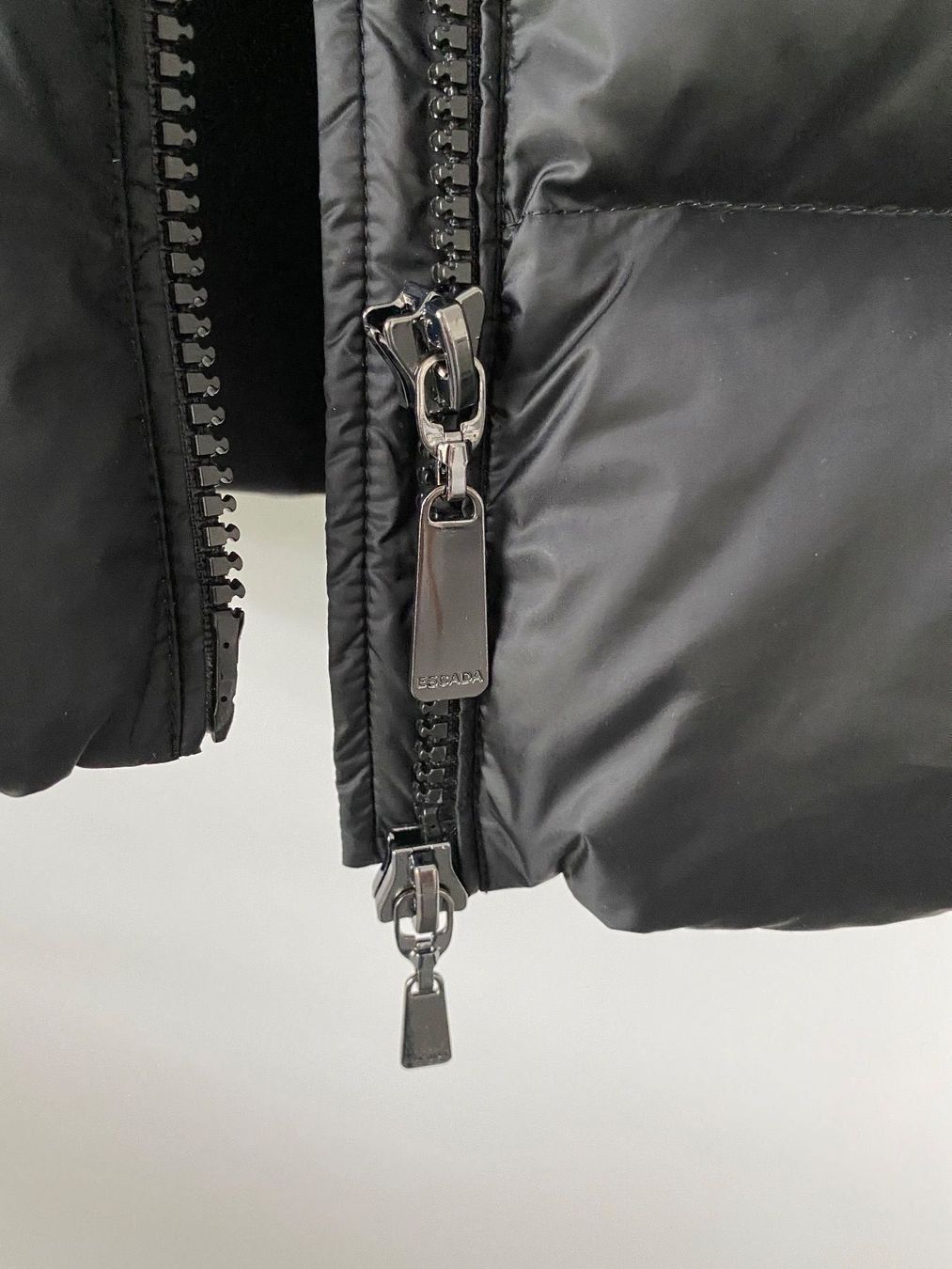Escada Giacche: Escada Daunenjacke Nr. 36 – Usato da Oberrohrdorf venduto da SMZ00 2
