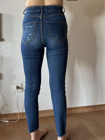 Skinny Jeans Zara mit Streifen, Hosentasche bestickt Sterne