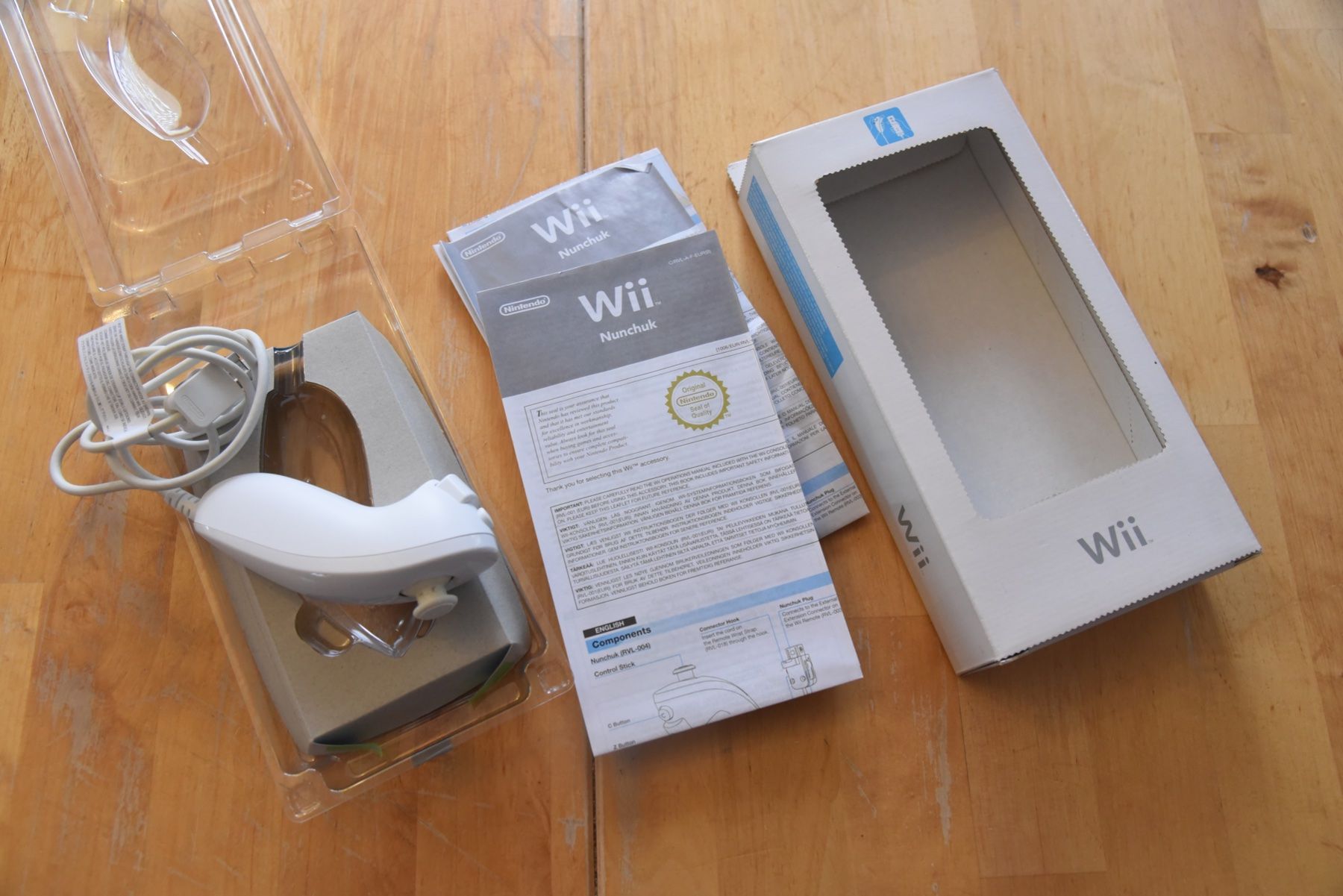 Nintendo Controller: Wii Nunchuk (CIB) – Usato da Frenkendorf venduto da gelbeZinnie 1