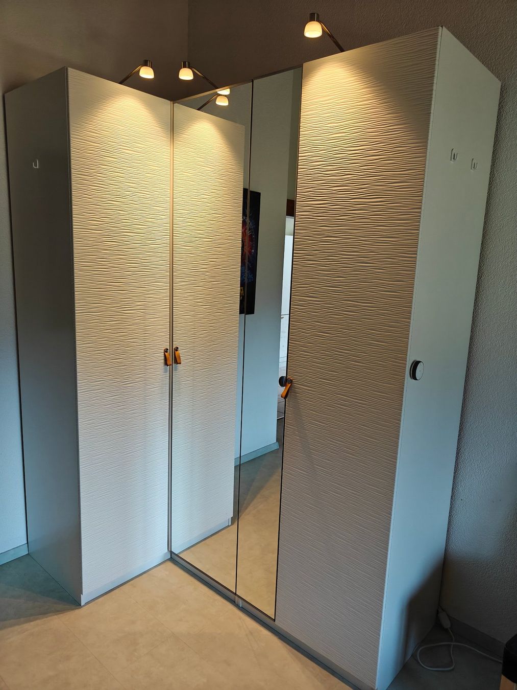Ikea Schränke: Geräumiger Kleiderschrank – Gebraucht aus Bilten von And12 3