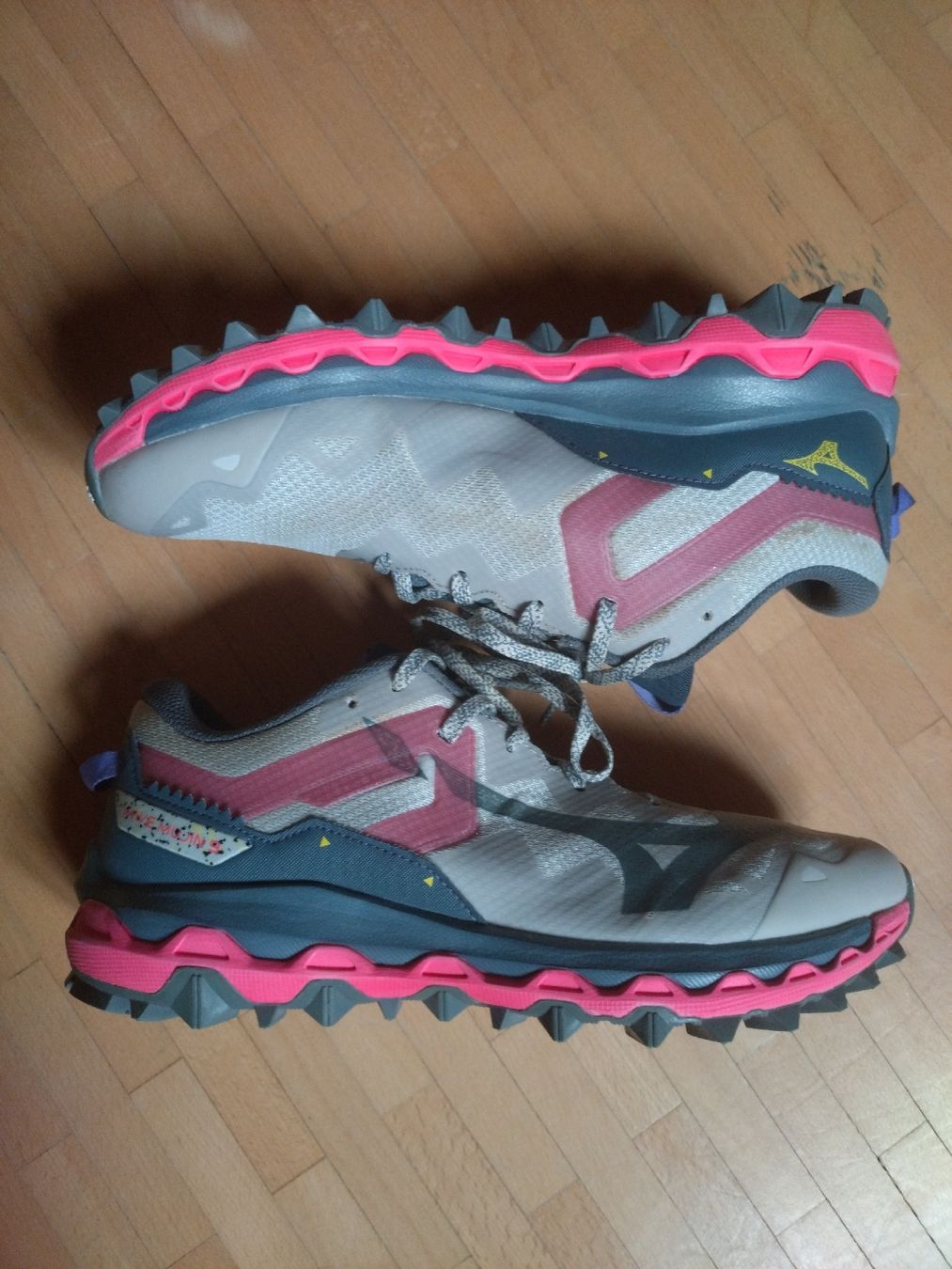 Mizuno Damenschuhe: Chaussures de trail Mizuno Wave Mujin 9 Taille 39 – Gebraucht aus Farvagny-le-Grand von LaCaverne