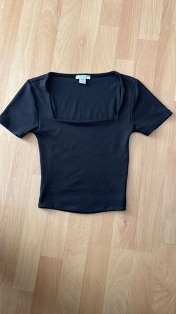 schwarzes Crop Top mit eckigem Ausschnitt von New Yorker