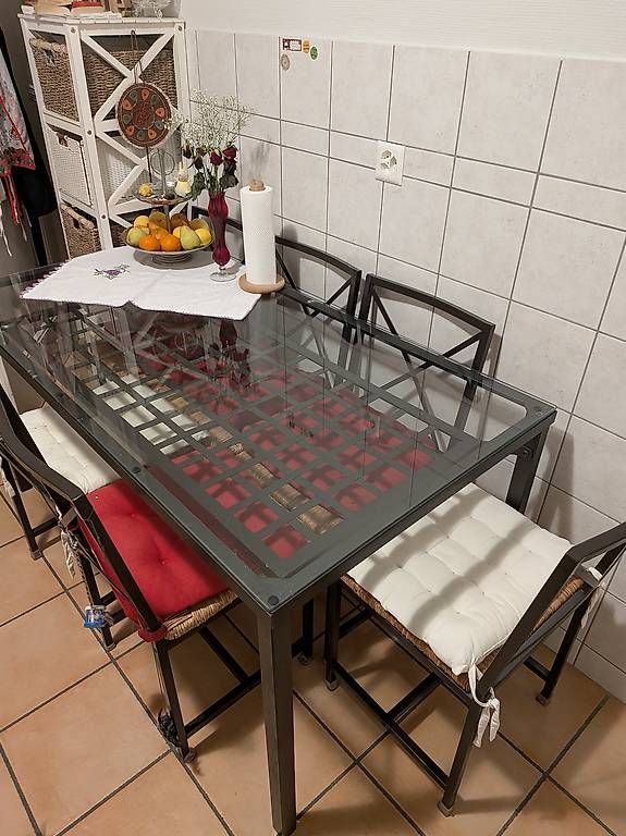 Set di tavolo e panche: Table Avec 6 chaises  – Usato da Lausanne venduto da ana_9gjp 4