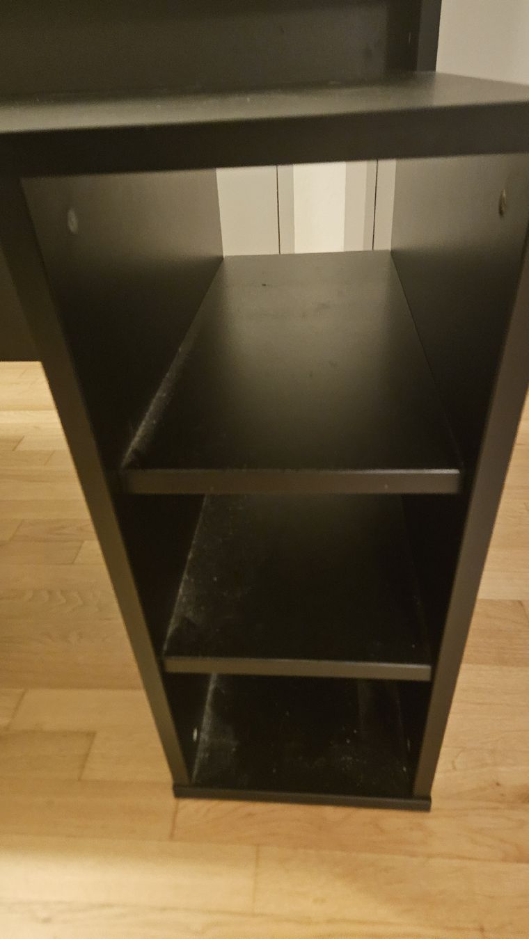Scrivanie: Schreibtisch mit 3 Fächern und PC Facg – Usato da Glattpark(Opfikon) venduto da Pantomicz 3