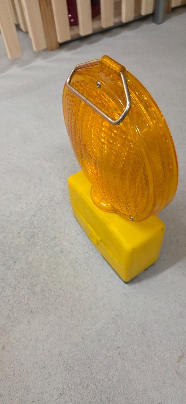 Lampen: Blitzleuchte/Baustellenleuchte (2x) – Gebraucht aus Einsiedeln von BullBo 2