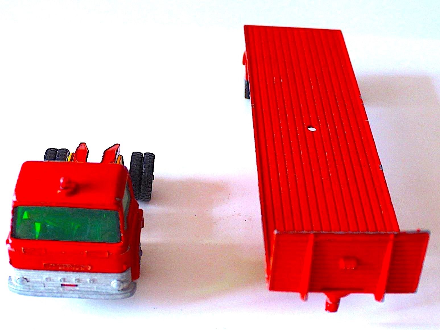 Lesney Spielzeuge: VINTAGE SCHÖNER FORD TRAKTOR MIT AUFLEGER LESNEY – Gebraucht aus Ipsach von Merlux 4