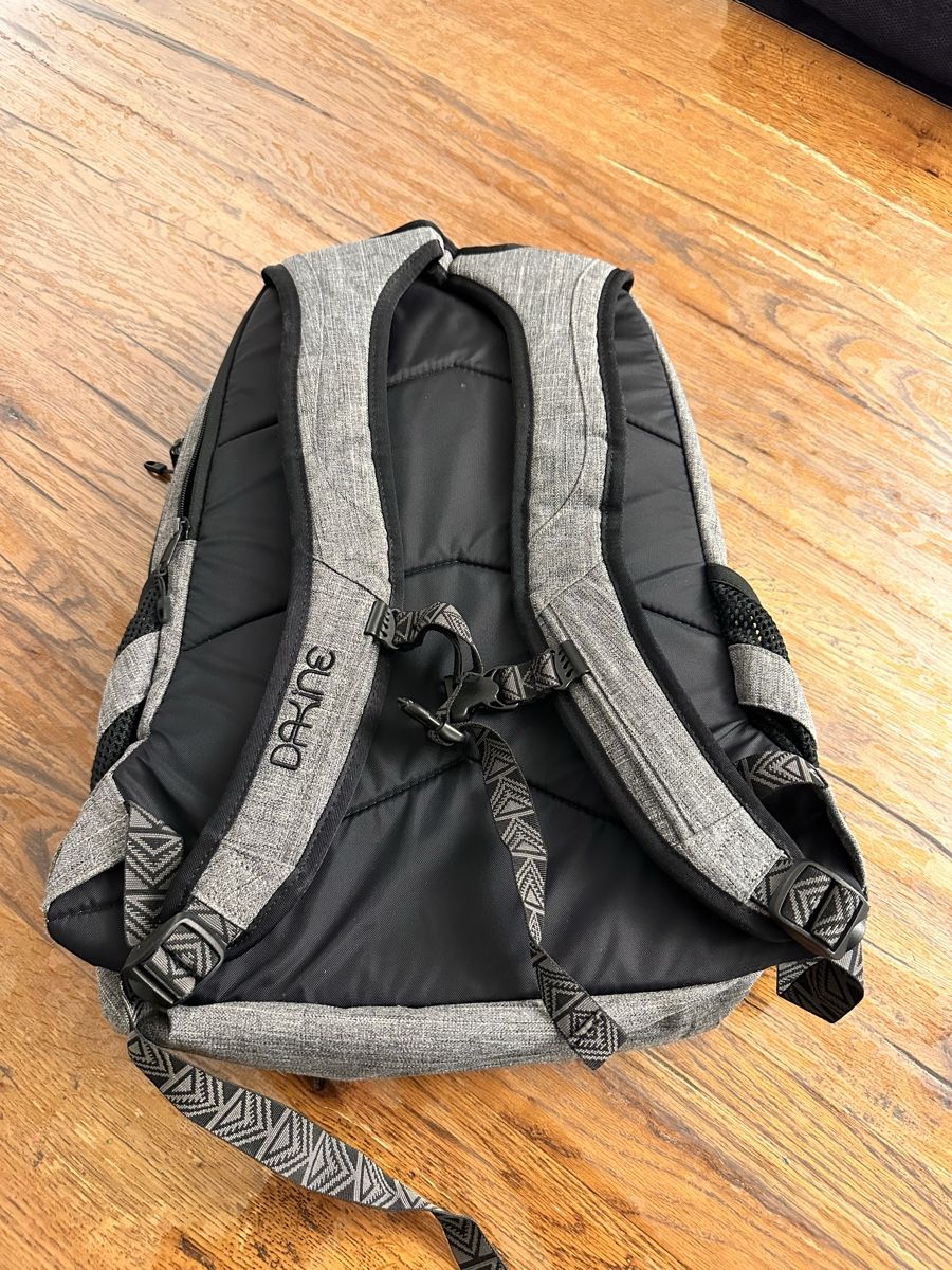 Dakine Rucksäcke: Dakine Rucksack Grau - Ideal für Schule, Uni oder Arbeit! – Gebraucht aus Zürich von Gadgets2020 4