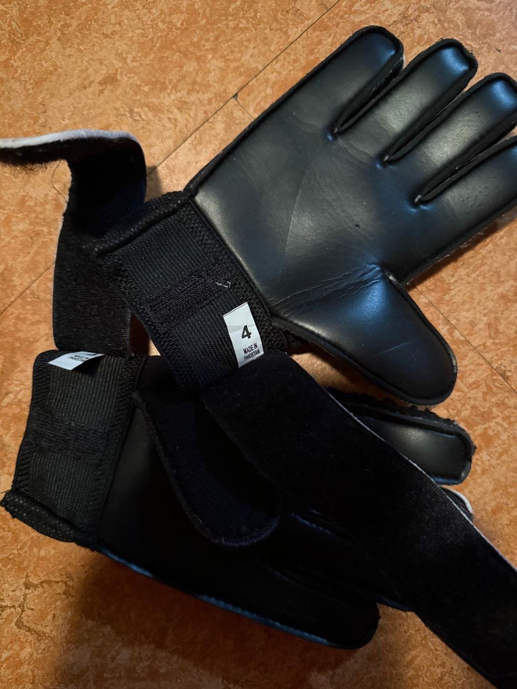 Guanti & manicotti: Handschuhe – Usato da Flawil venduto da Stella_3 5