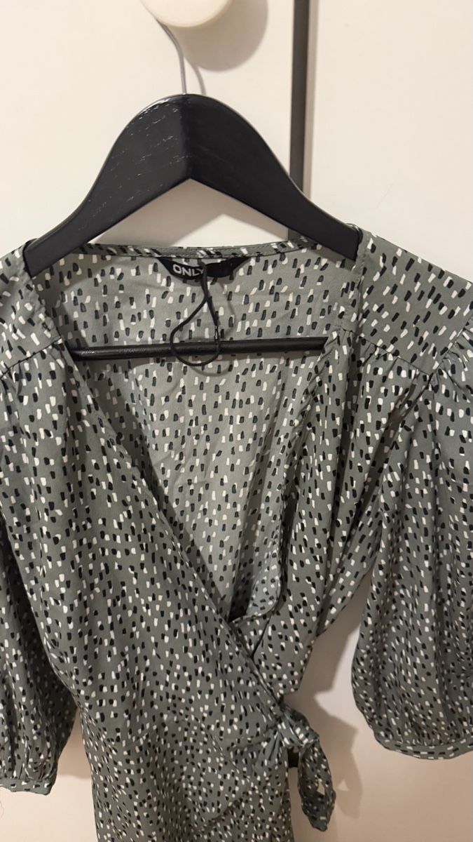 Only Kleider: Only Wickelkleid – Gebraucht aus Zürich von futbolstar 1