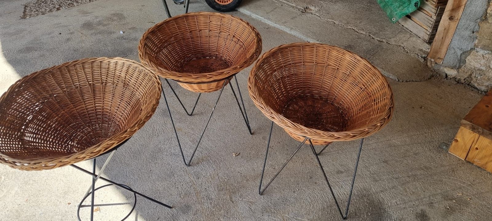 Blumentöpfe: 3x Korbtöpfe mit Metallgestell Vintage – Gebraucht aus Wädenswil von Jsi.Z01 3