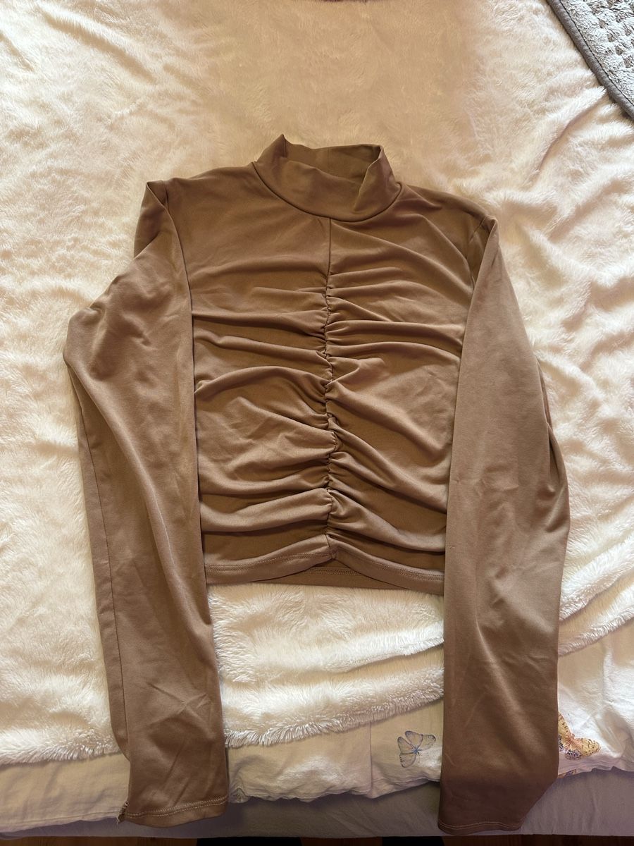 Top: Crop top beige à manches longues - Taille S – Usato da Bulle venduto da rmv_qsw7