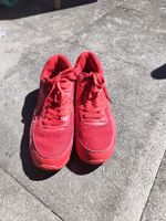 Roter Turnschuh ca.Grösse 43