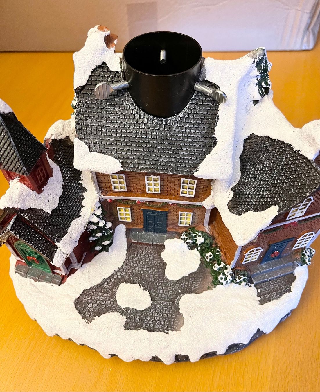 Basi per albero di Natale: Spezieller Weihnachtsbaumständer Dorf mit LED Beleuchtung – Nuovo e nell'imballaggio originale da Basel venduto da Seifehuesli 5