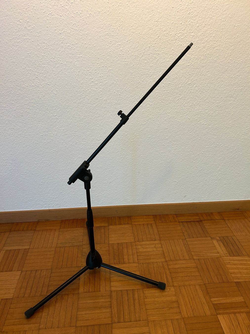 Supporti per strumenti musicali & leggii: Mikrofonstativ schwarz, kurz – Usato da Aarau venduto da Maclovio