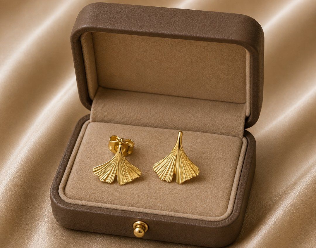 Ohrringe & -stecker: Ohrstecker Ginko 375 Gold – Neu und originalverpackt aus Hemmental von Fantasie1