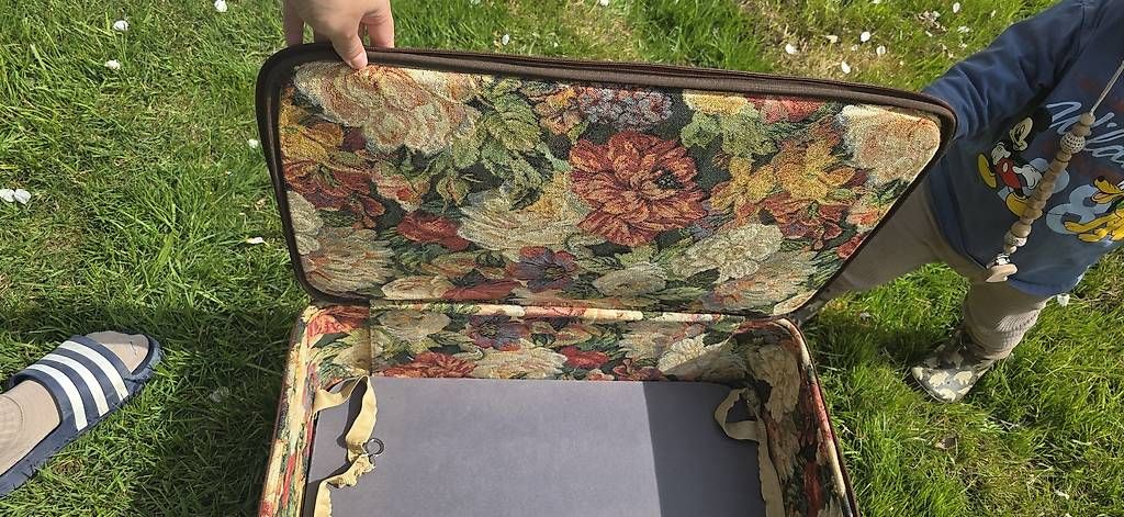 Valigie: Schöner antiker Koffer mit Blumenmuster – Usato da Lichtensteig venduto da isa_76mj 1