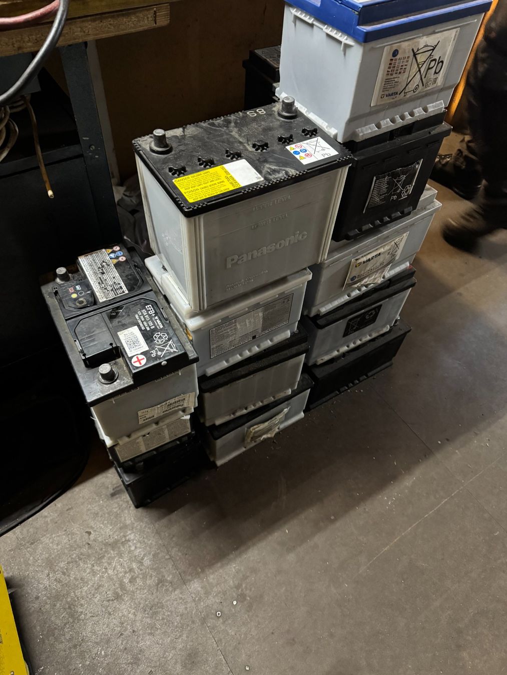 Batterie: 19 Def. Autobatterien konvolut – Difettoso da Derendingen venduto da Gsasa