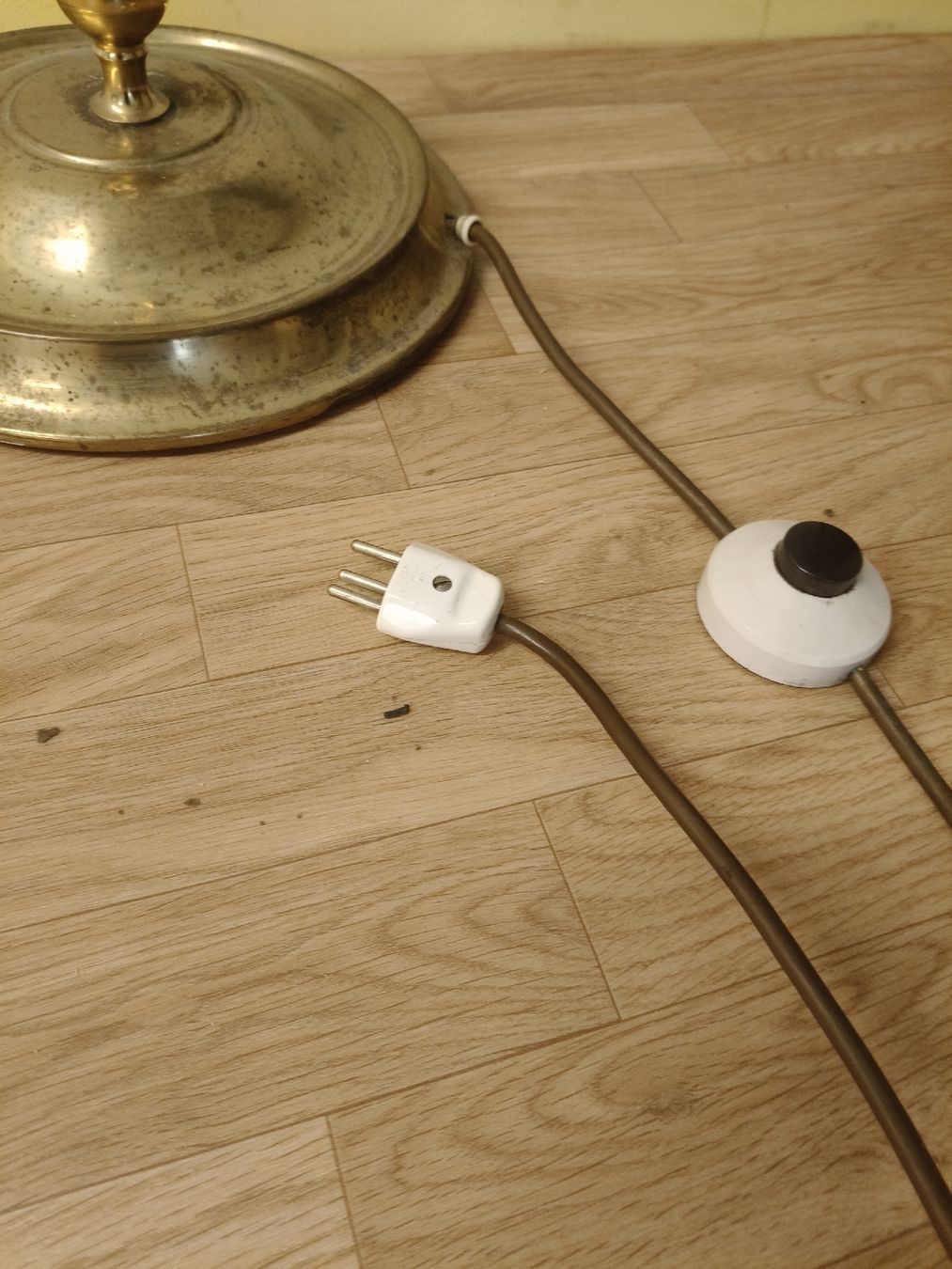 Lampade: Vintage Stehlampe mit Glaskugeln – Usato da Zwingen venduto da inf_2blh 3
