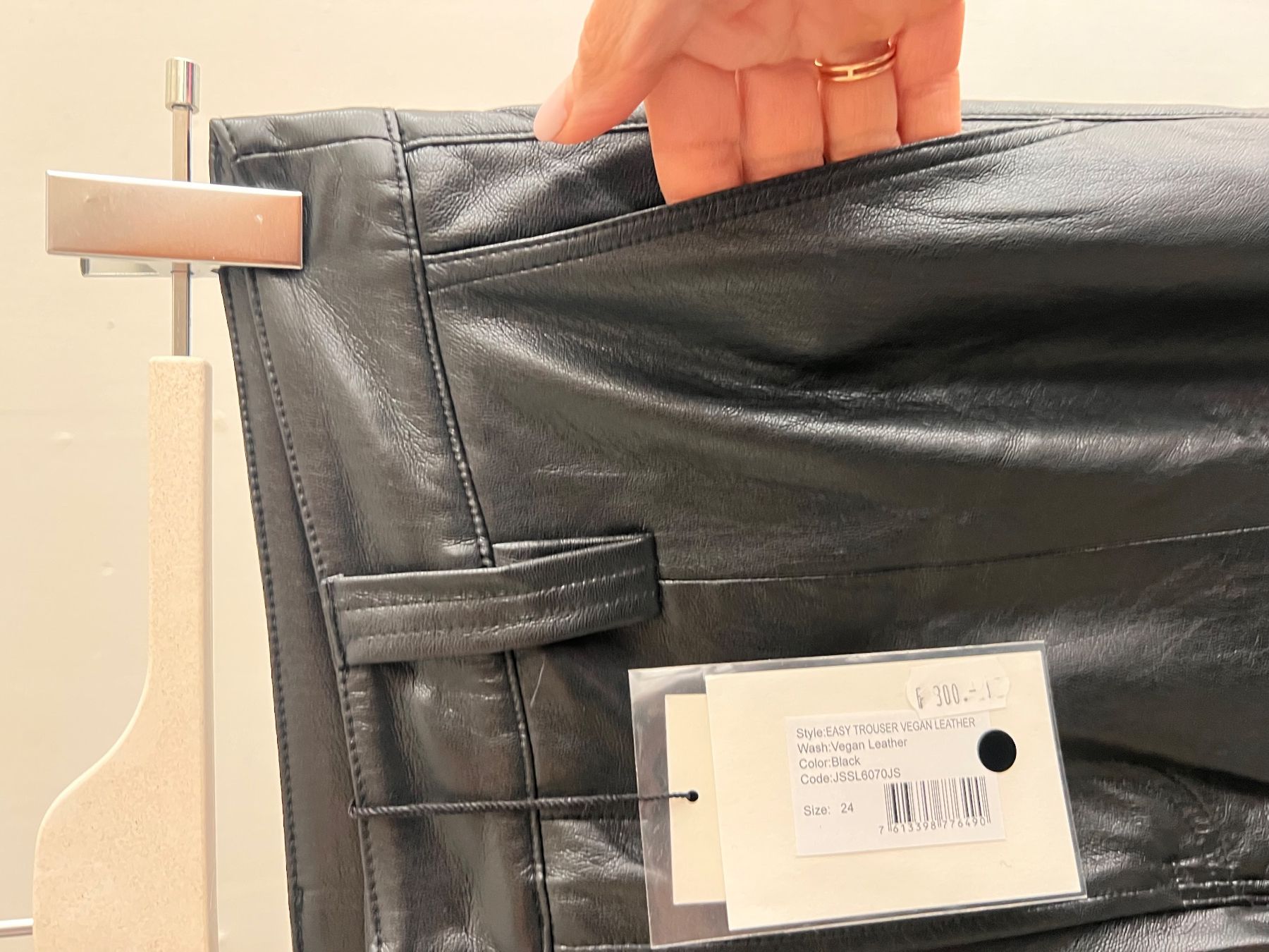 Mankind Pantaloni: 7 for all mankind  VÉGAN trousers – Nuovo e nell'imballaggio originale da Lausanne venduto da NYC67 1