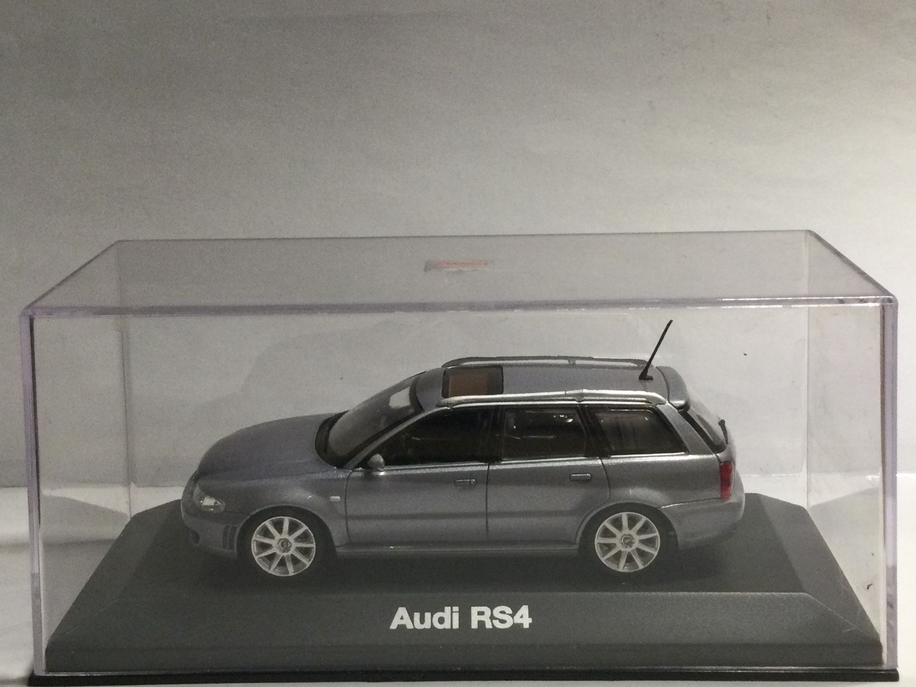 Audi Modellautos: Minichamps 1:43 Audi RS4 Silver 2000 – Neu und originalverpackt aus Herisau von cacamarena09 6