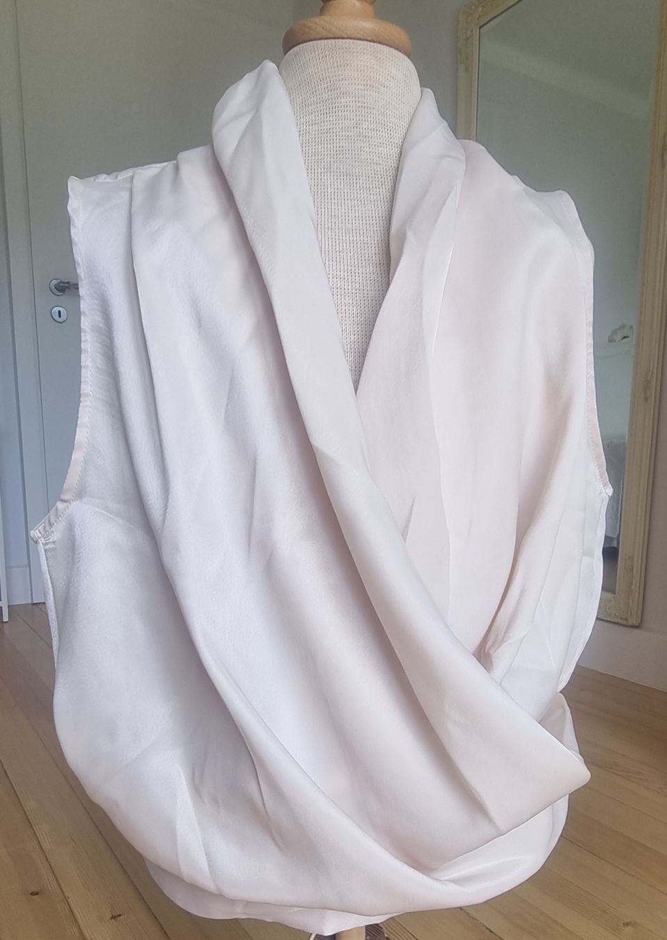 Camicette: Fliessende Sommerbluse beige Gr.34 – Usato da Champlan venduto da acr_kkd5 1