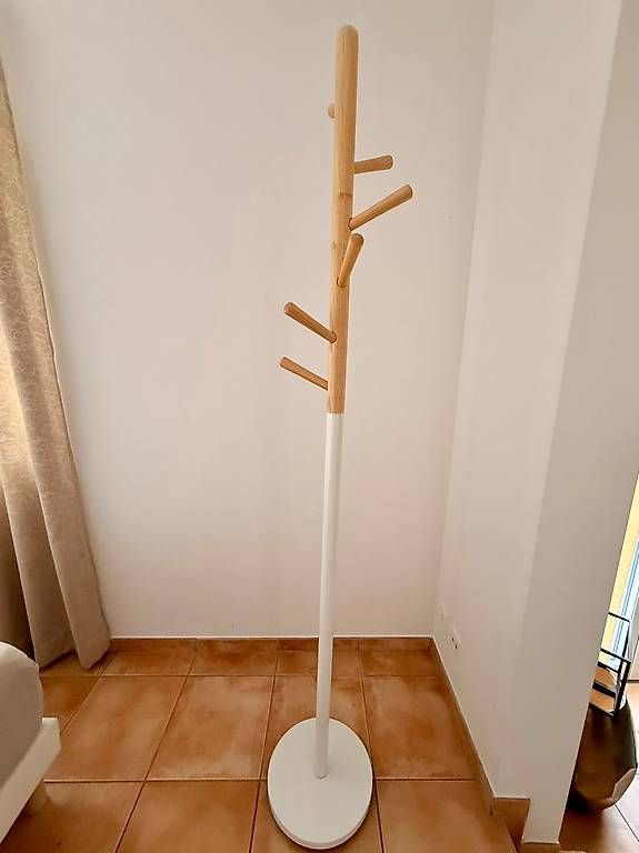 Autres décorations & accessoires: Kleiderständer wie neu – D'occasion à Faoug par hkxyz01