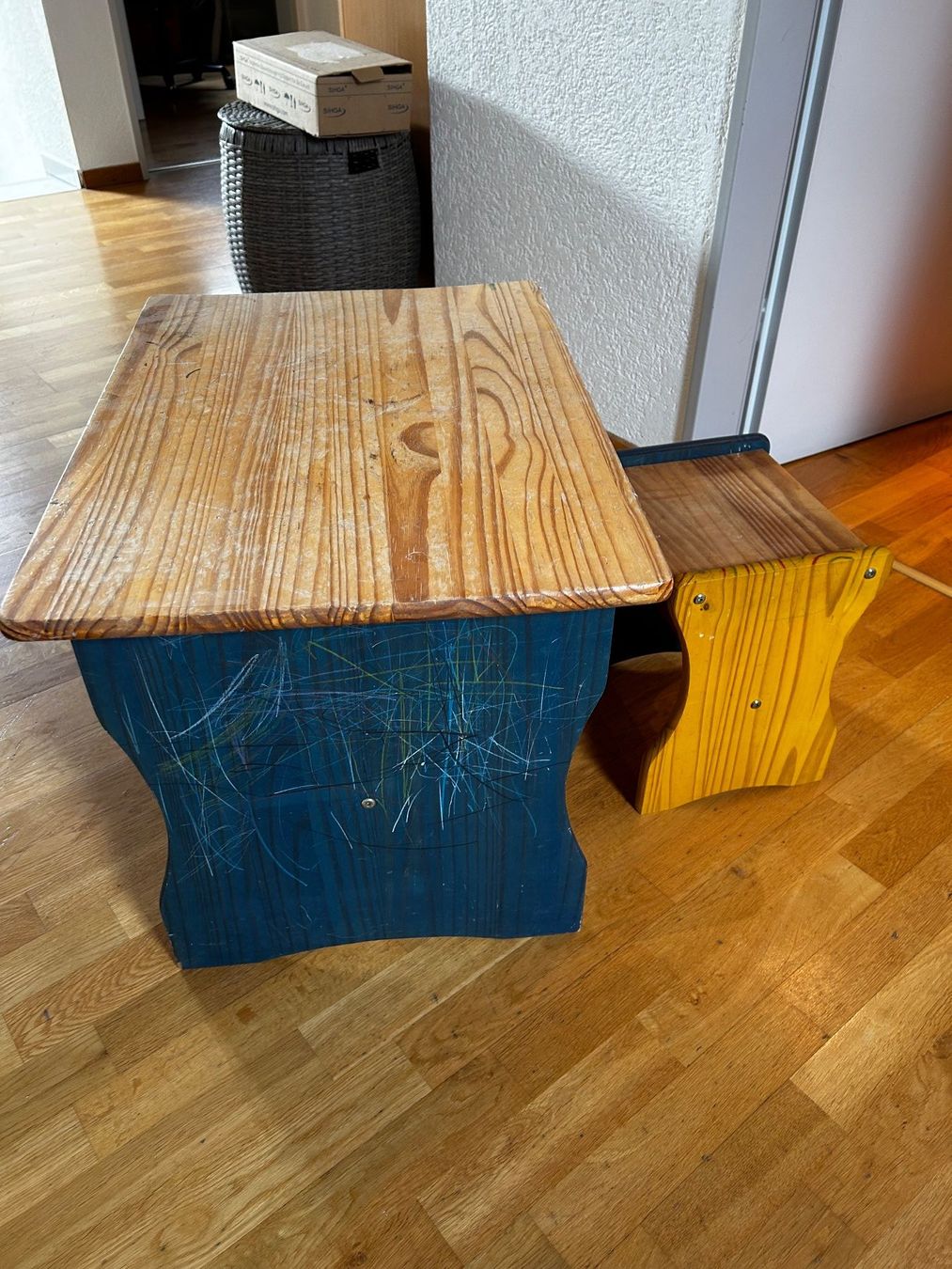 Tavoli: Kindertisch und Hocker – Usato da Dagmersellen venduto da kouk01 1