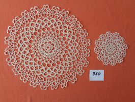 Makramee - Handarbeit – 2 Untersetzer D. 34 cm. + D. 14 cm.