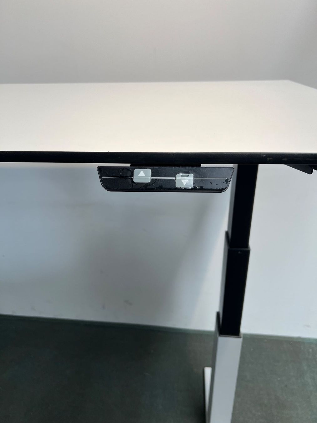 Lista Scrivanie: 006 LISTA LO Scope elektr. verstellbarer Sitz-/Stehtisch – Usato da Wangen an der Aare venduto da TBYN 4
