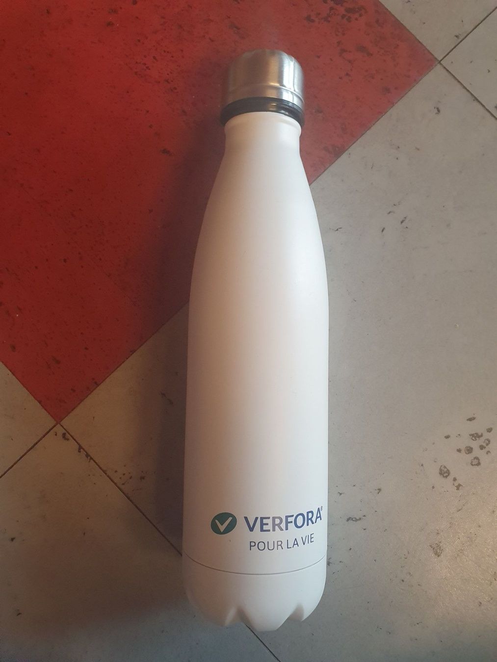 Borracce & Thermos: Trinkflasche – Usato da Moosseedorf venduto da Sonnenschein..