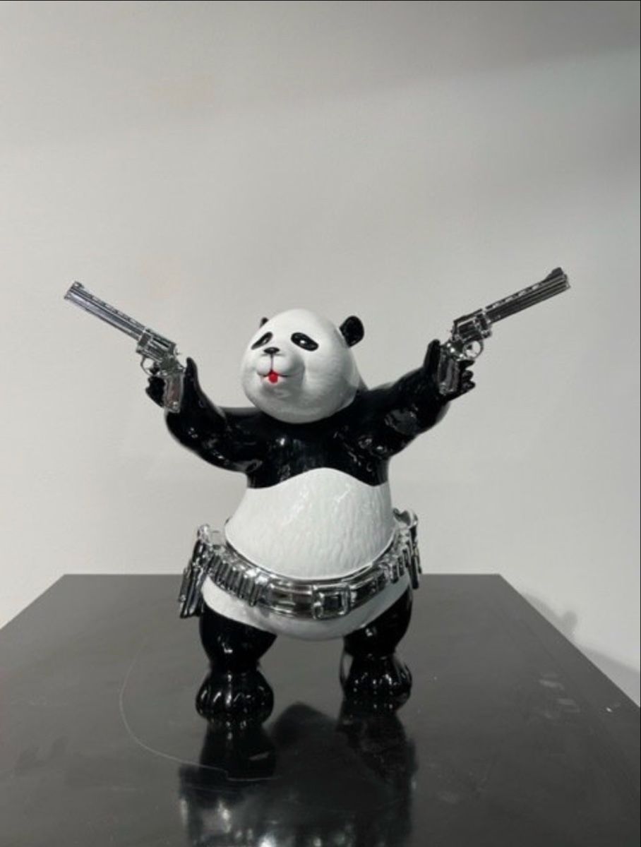 Sculture & Statue: Van Apple Panda-Figur mit Pistolen – Nuovo (secondo la descrizione) da Basel venduto da Muchachoo