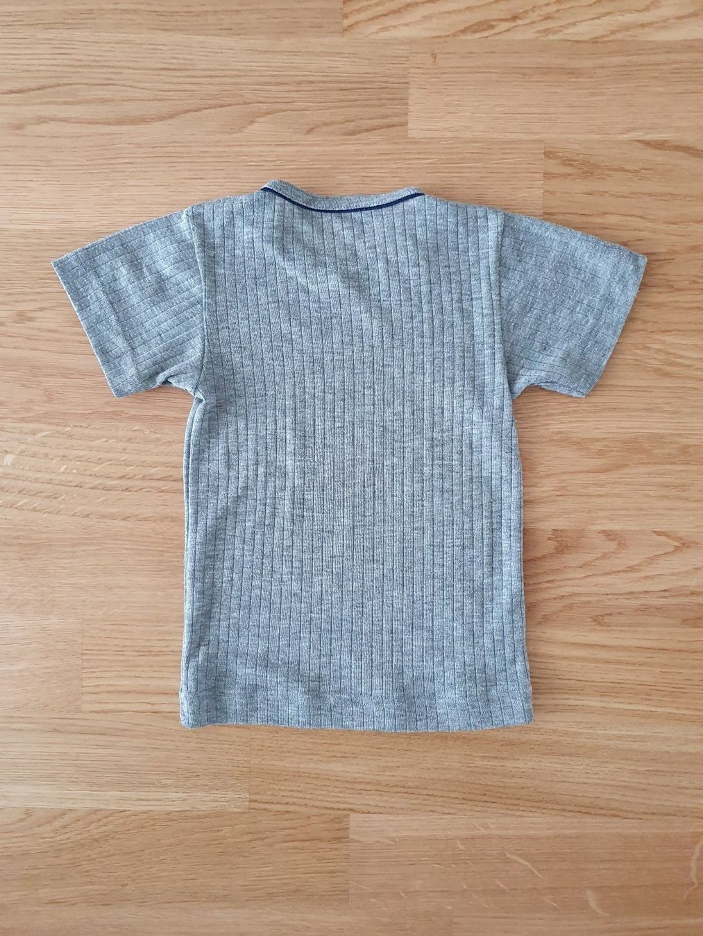 Chemises, Tops & T-shirts: T-Shirt, Gr. 98 – D'occasion à Glattpark(Opfikon) par dememora 1