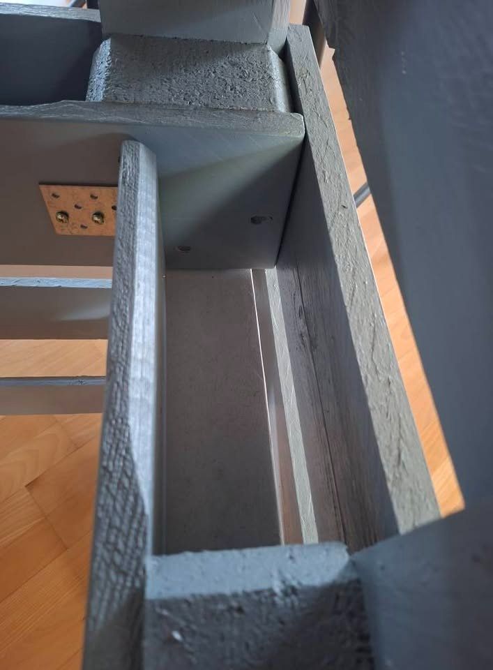 Allestimento di negozi e stand fieristici: Palettenbar mit Stühlen – Usato da Glarus venduto da GabyThomas 2